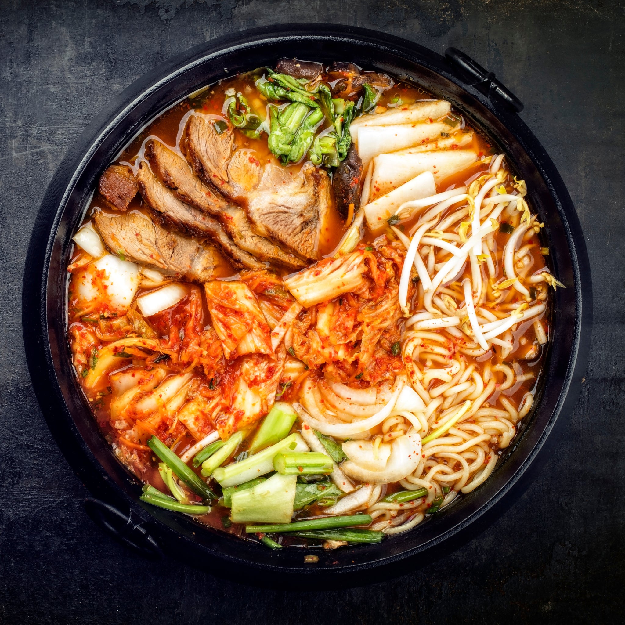 Kimchi Flavour Korean Udon Noodles 90g by Mama